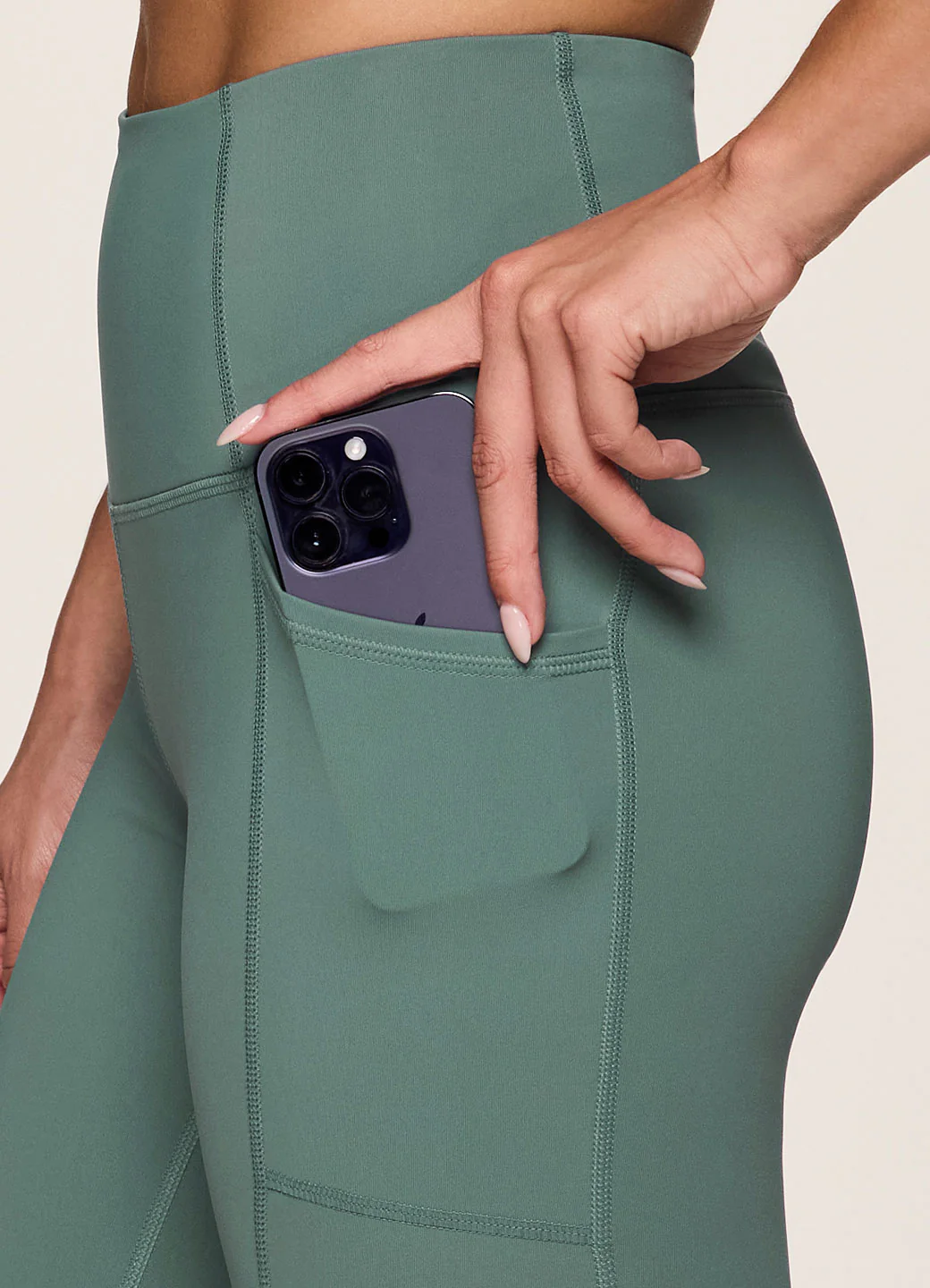 Tech Flex Ultra Hold Capri - Image 25